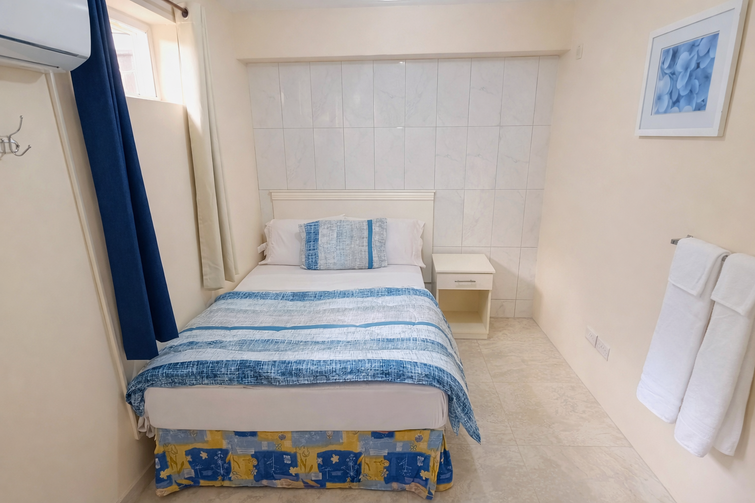 Bedroom with double bed